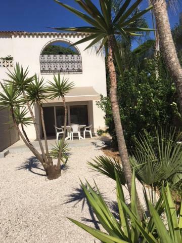 Appartements Les Pesquiers Hyeres Plage Екстер'єр фото